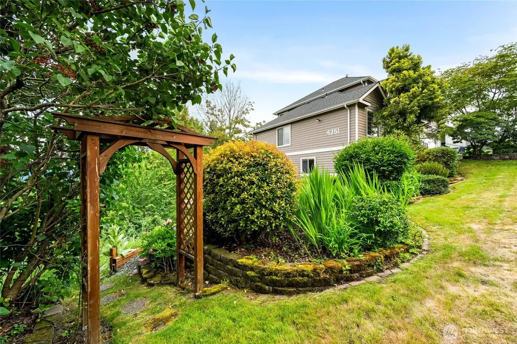 4351 Gooding Avenue Bellingham WA 98226