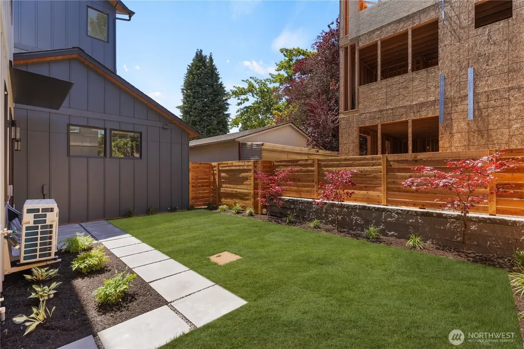 512 N 92nd Street Seattle WA 98103