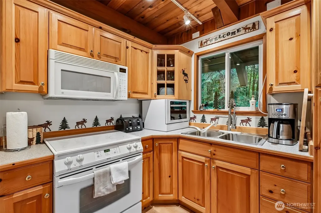 76114 NE 122nd Street Skykomish WA 98288