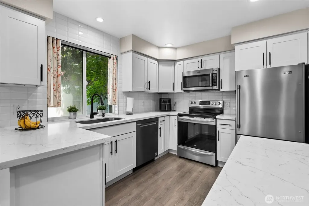 613 4th Avenue W Seattle WA 98119