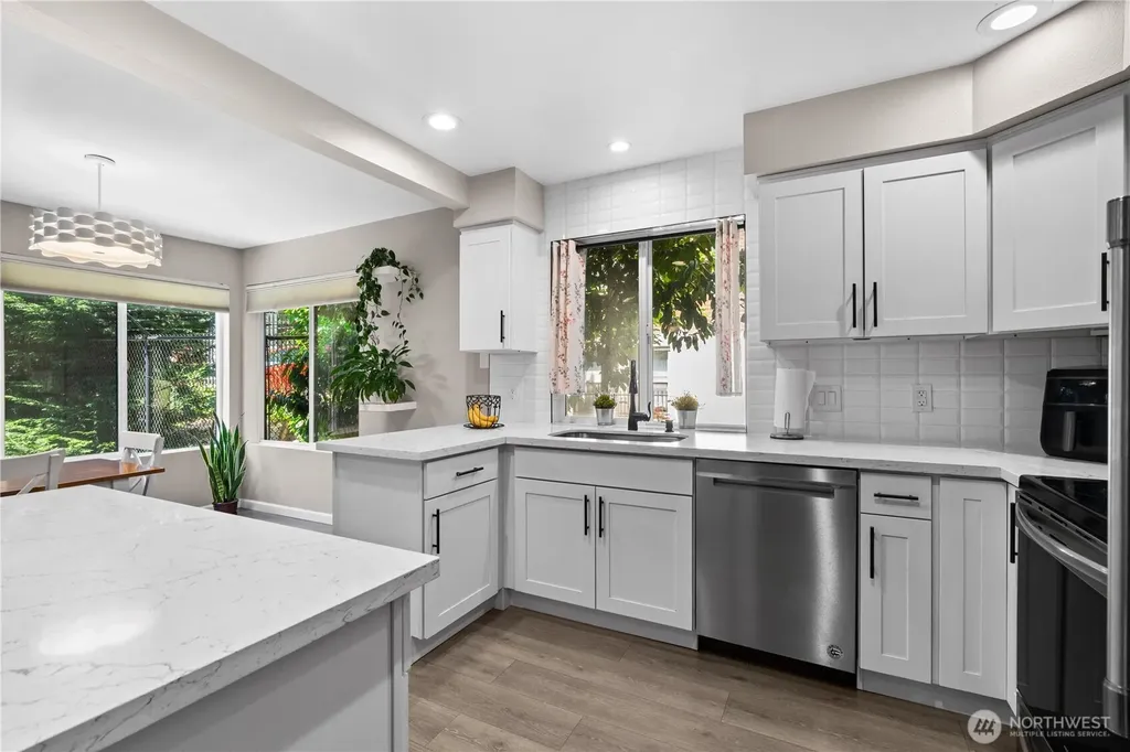 613 W 4th Avenue Seattle WA 98119