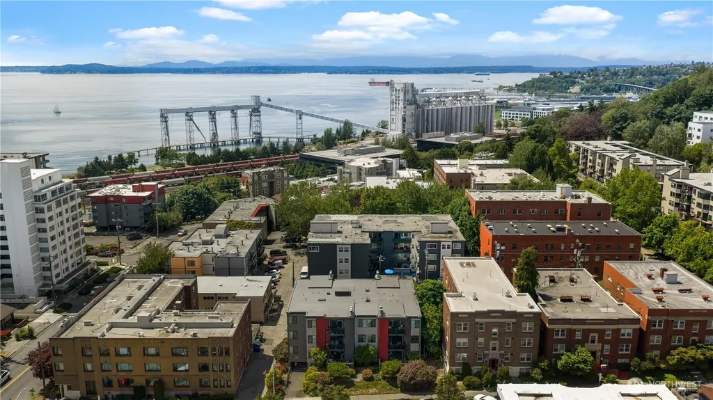 613 4th Avenue W Seattle WA 98119