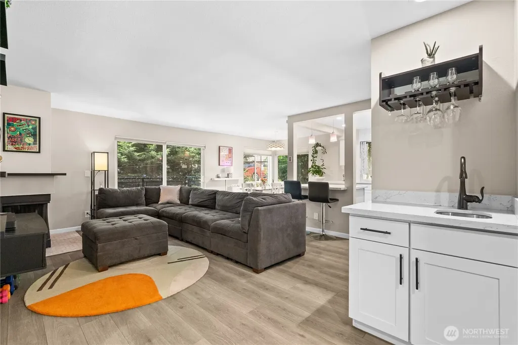 613 4th Avenue W Seattle WA 98119
