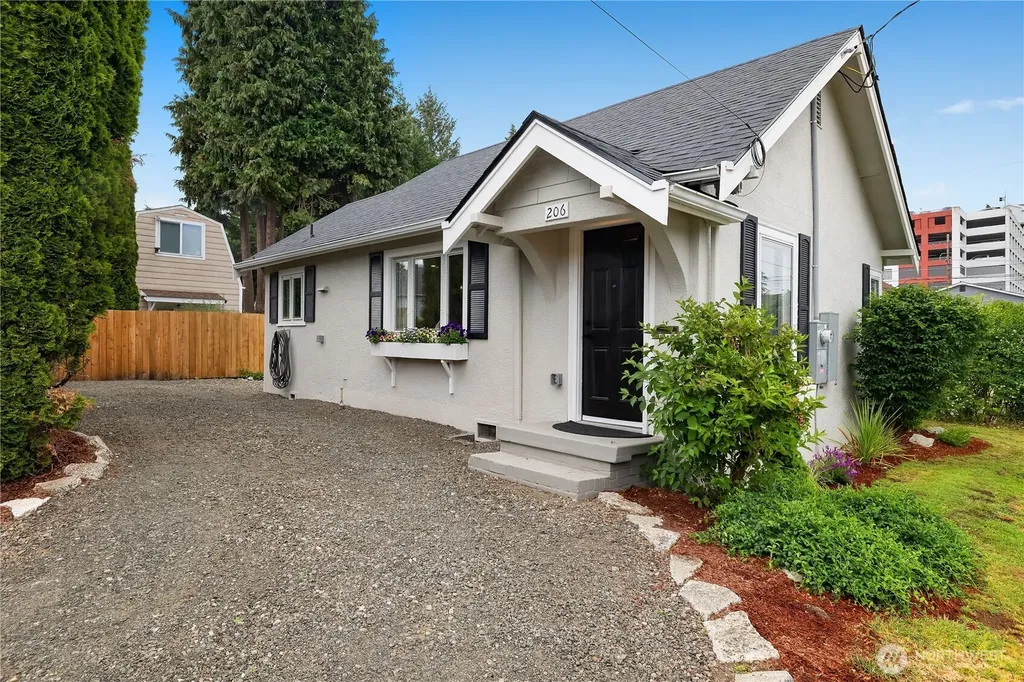 206 Hewitt Avenue Bremerton WA 98337