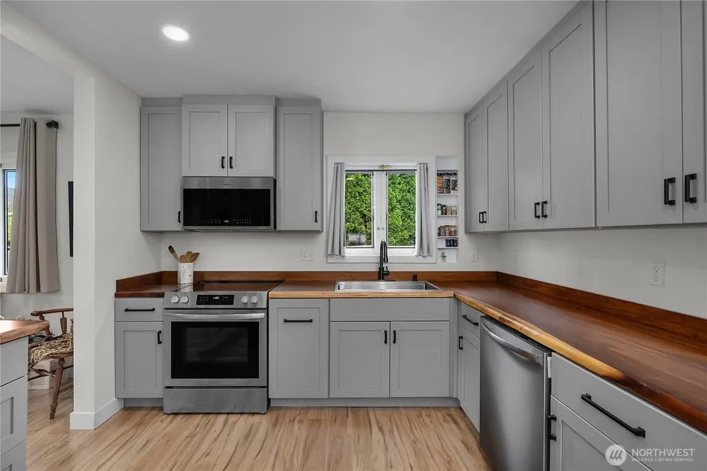 206 Hewitt Avenue Bremerton WA 98337