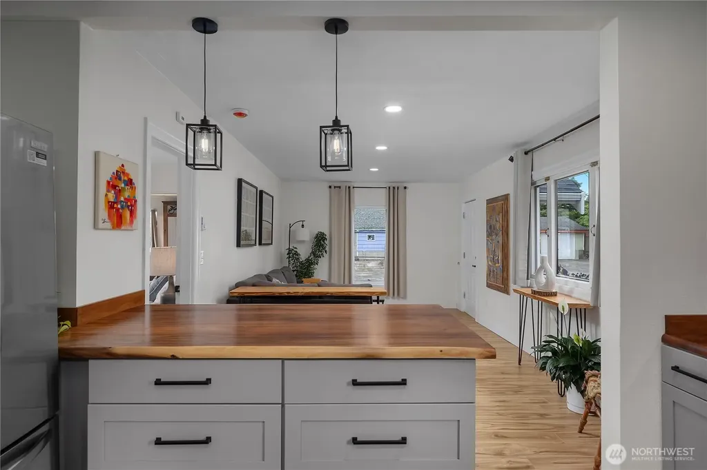 206 Hewitt Avenue Bremerton WA 98337