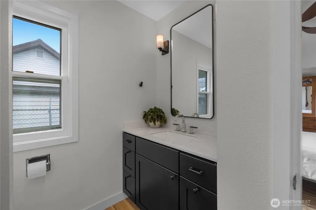 206 Hewitt Avenue Bremerton WA 98337