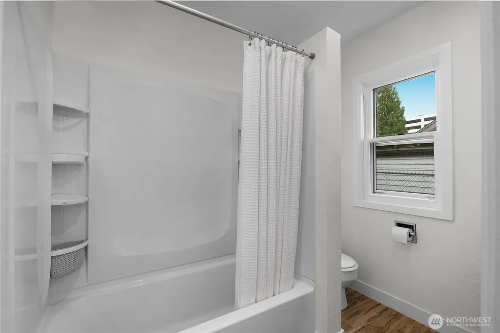 206 Hewitt Avenue Bremerton WA 98337