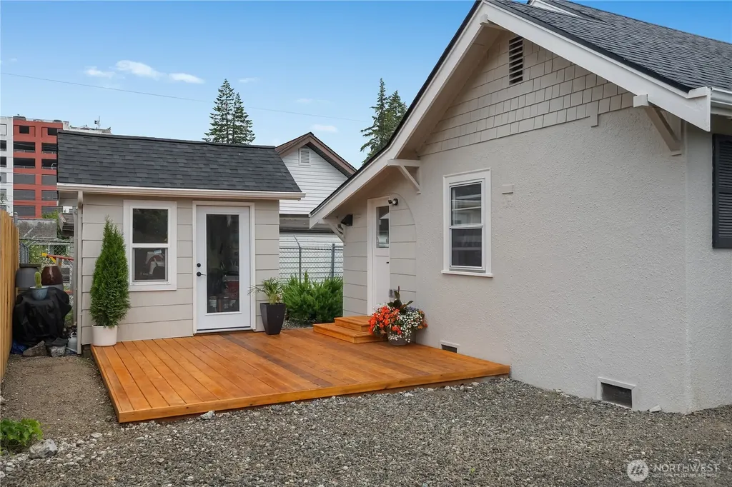 206 Hewitt Avenue Bremerton WA 98337