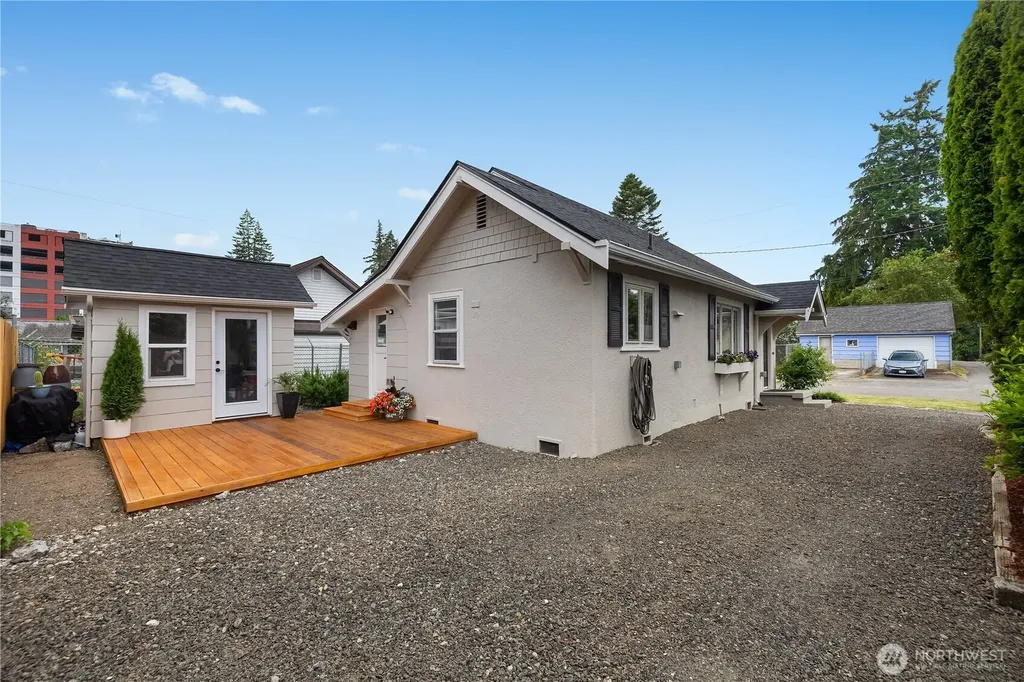 206 Hewitt Avenue Bremerton WA 98337