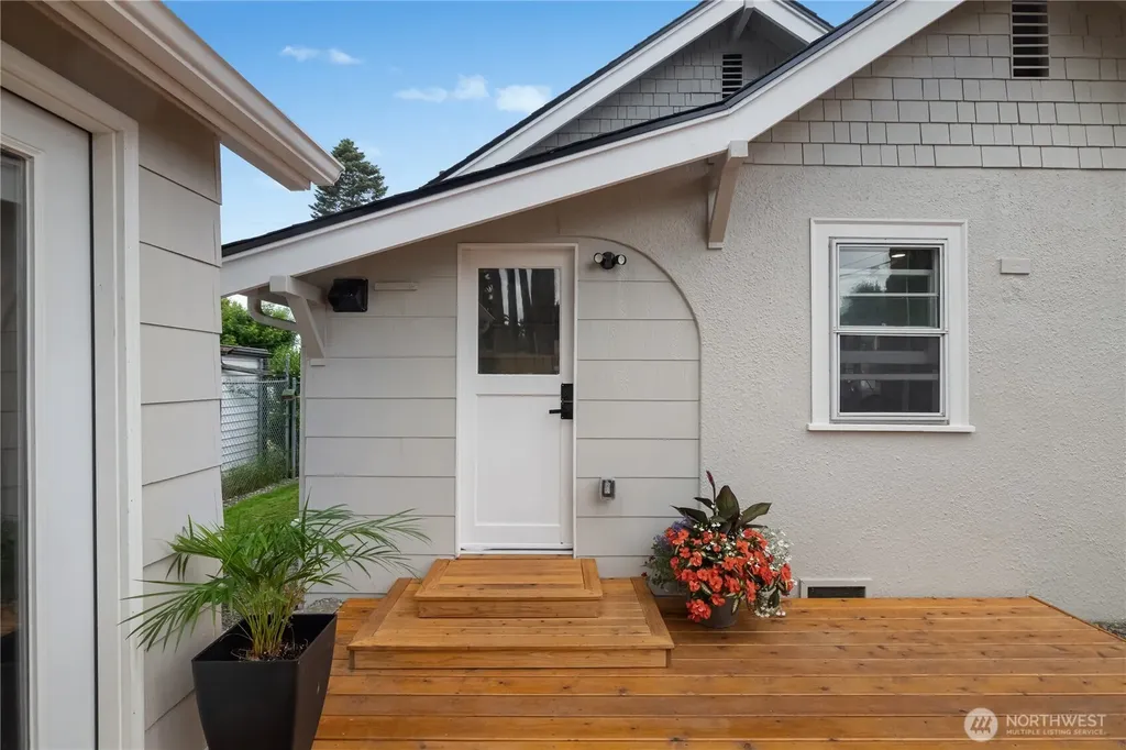 206 Hewitt Avenue Bremerton WA 98337