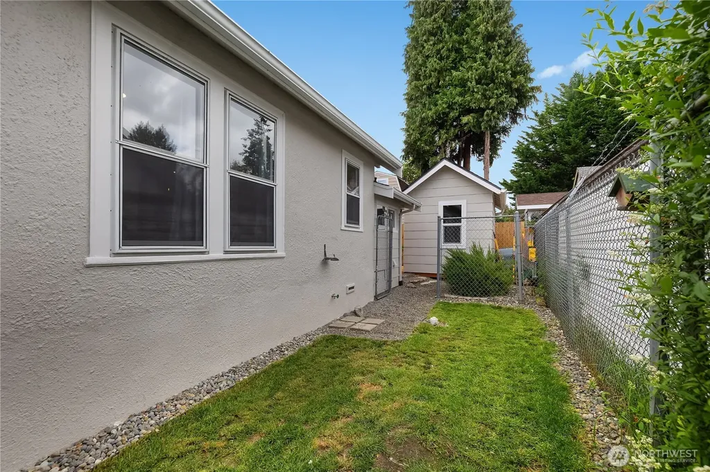 206 Hewitt Avenue Bremerton WA 98337