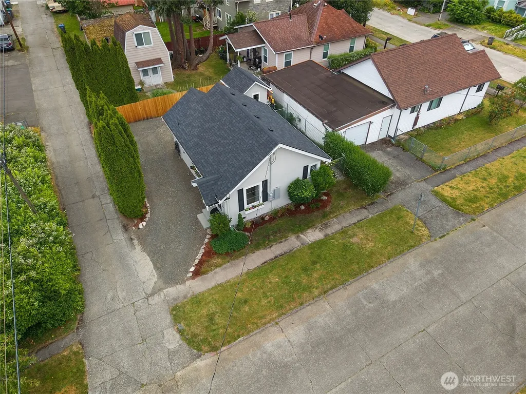 206 Hewitt Avenue Bremerton WA 98337