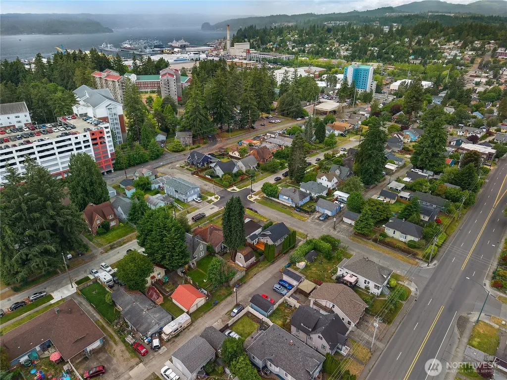 206 Hewitt Avenue Bremerton WA 98337
