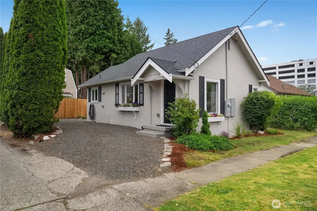 206 Hewitt Avenue Bremerton WA 98337