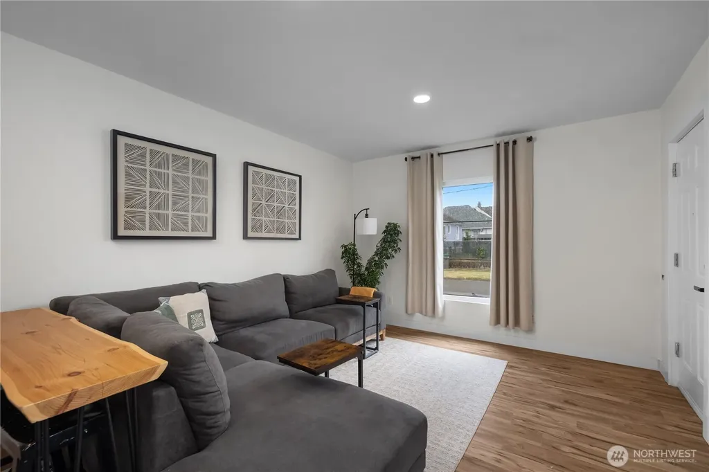 206 Hewitt Avenue Bremerton WA 98337