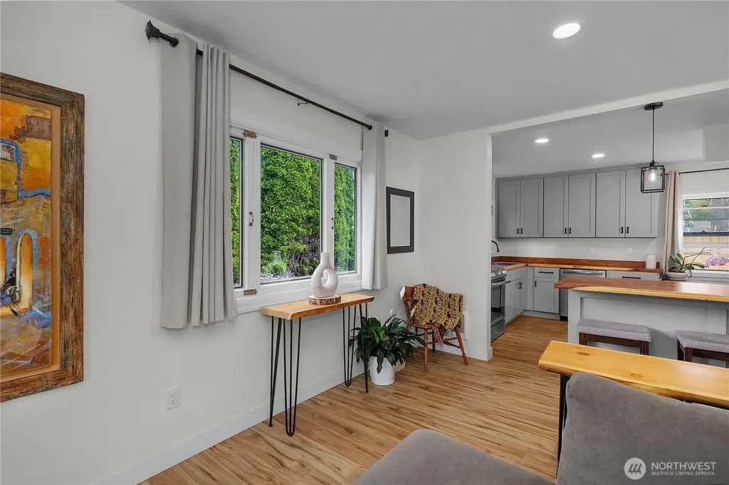 206 Hewitt Avenue Bremerton WA 98337