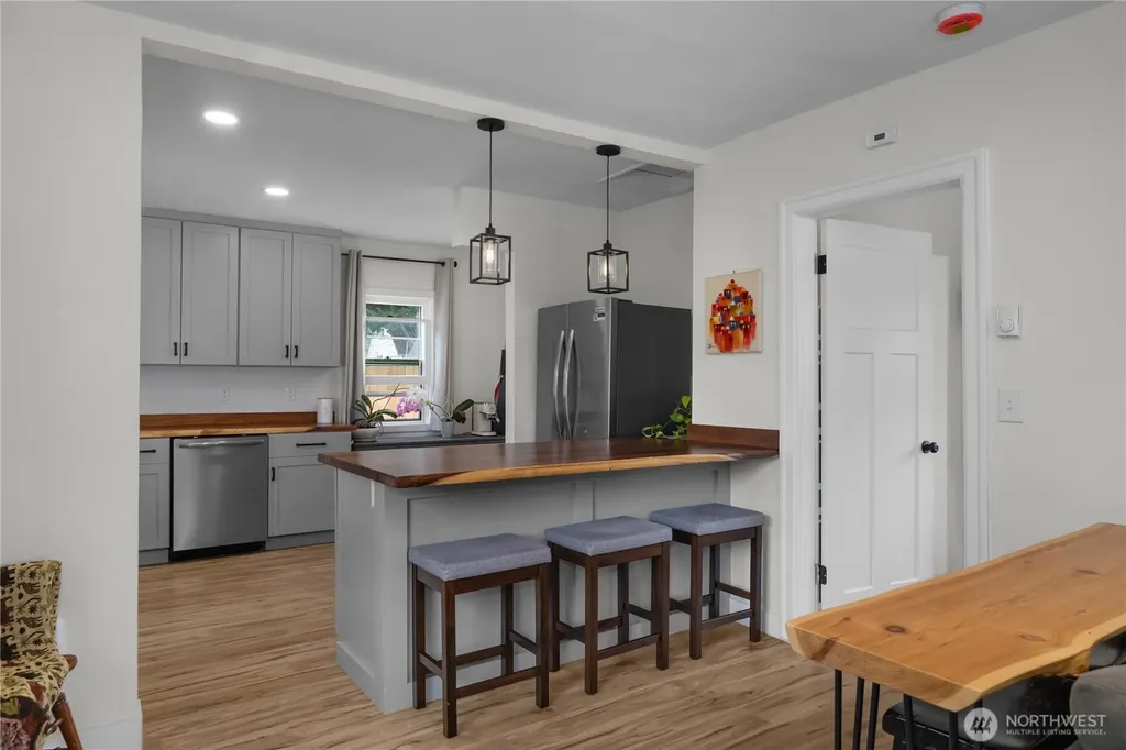 206 Hewitt Avenue Bremerton WA 98337