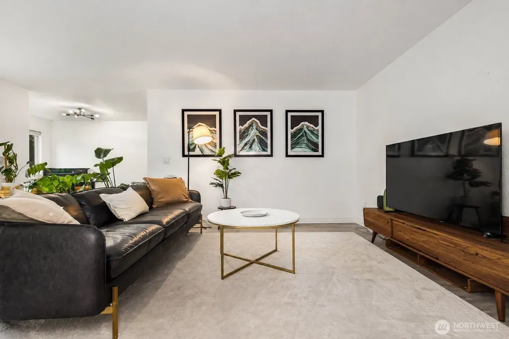 8747 Phinney Avenue N Seattle WA 98103