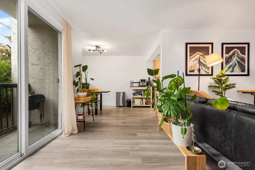 8747 Phinney Avenue N Seattle WA 98103