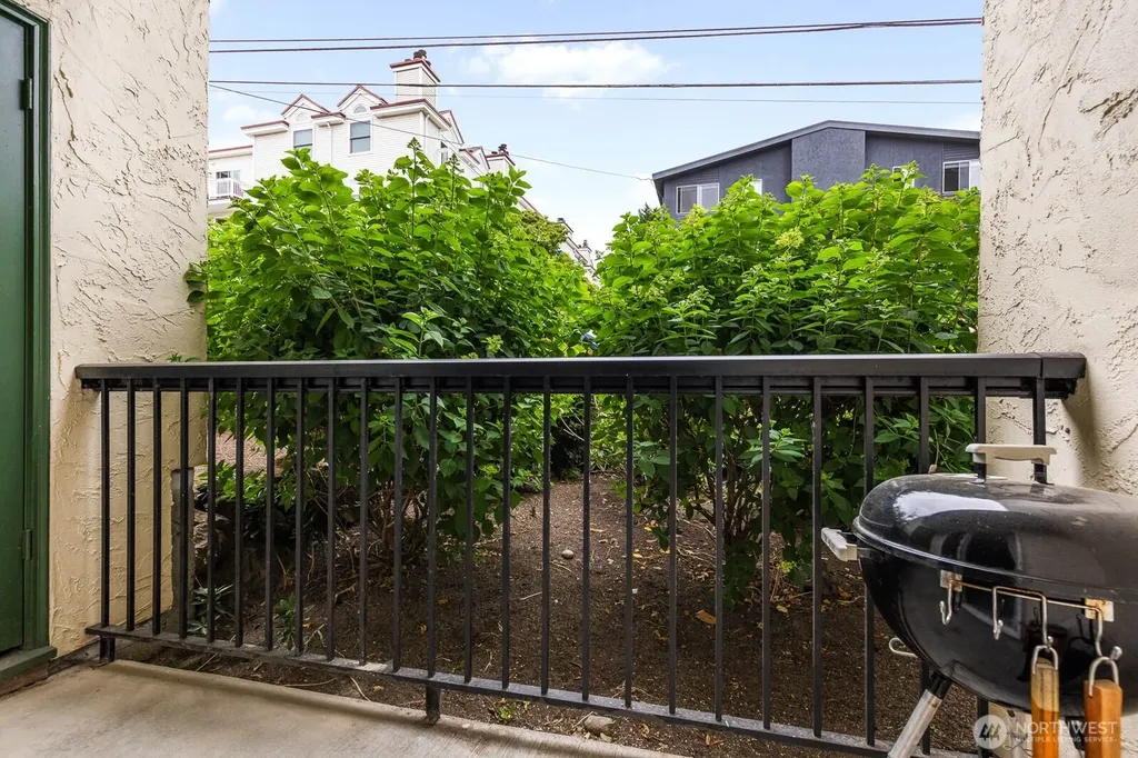 8747 Phinney Avenue N Seattle WA 98103