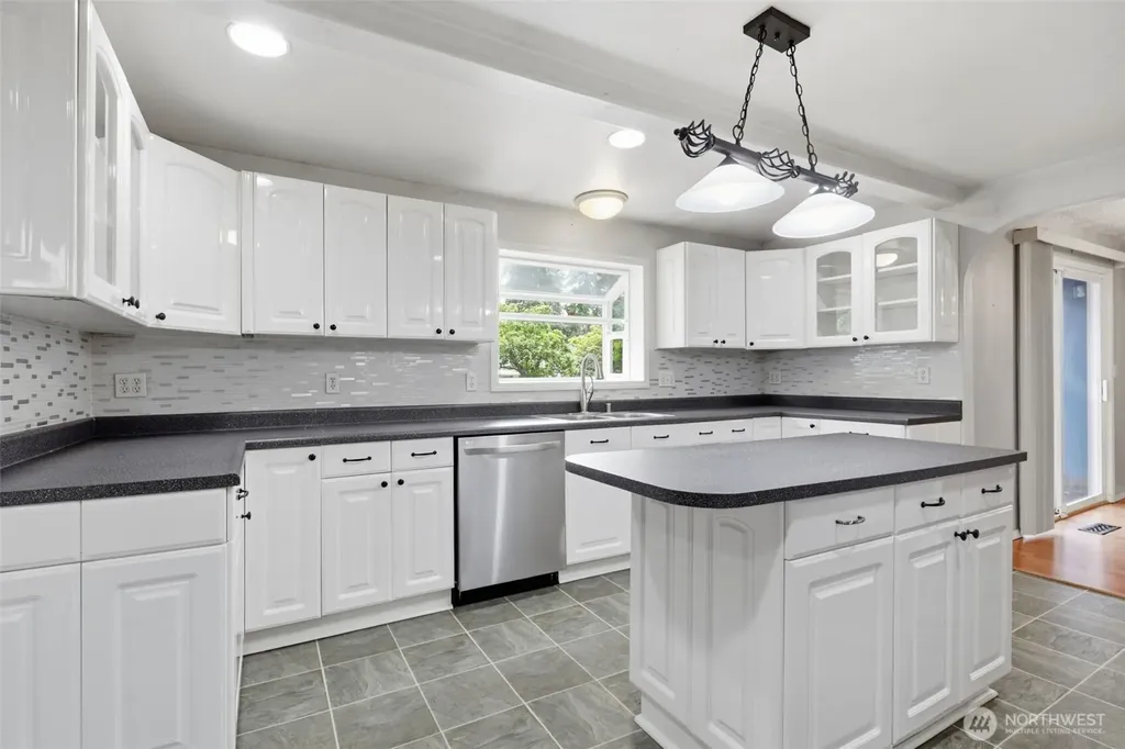 608 NE 124th Avenue Vancouver WA 98684