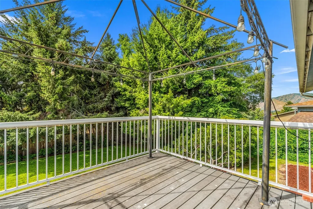 720 11th Street NE East Wenatchee WA 98802