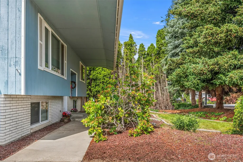 720 11th Street NE East Wenatchee WA 98802