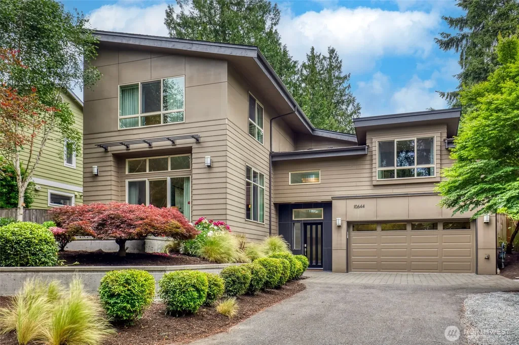 10644 Bartlett Avenue NE Seattle WA 98125