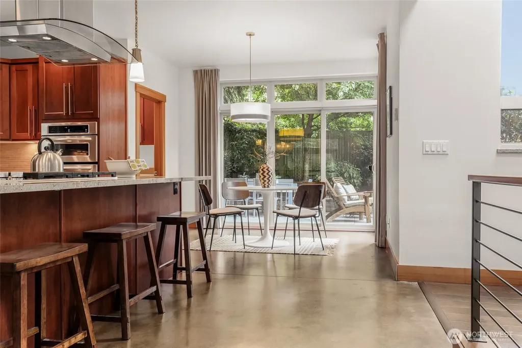 10644 Bartlett Avenue NE Seattle WA 98125