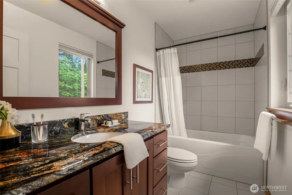 10644 Bartlett Avenue NE Seattle WA 98125