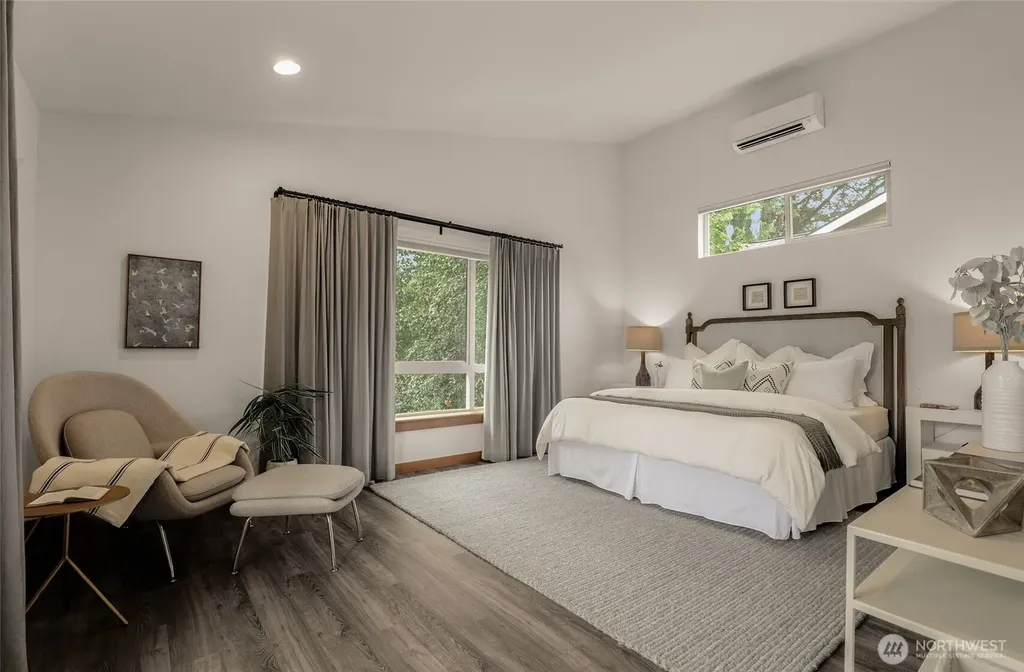 10644 Bartlett Avenue NE Seattle WA 98125