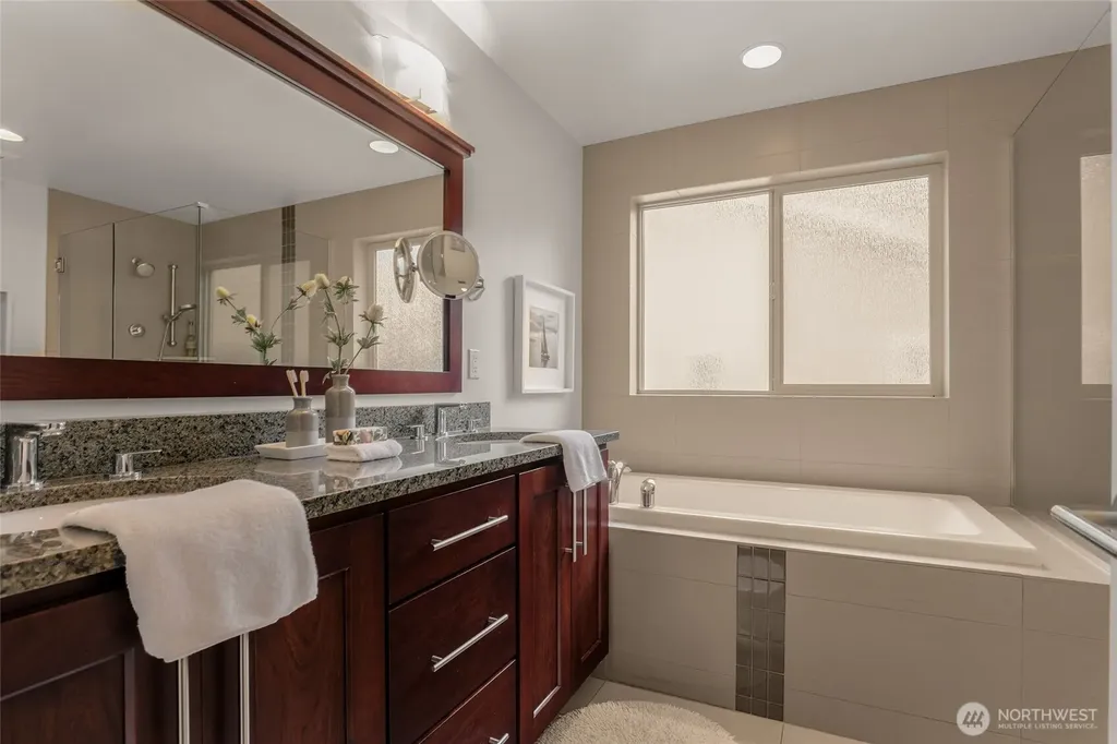 10644 Bartlett Avenue NE Seattle WA 98125
