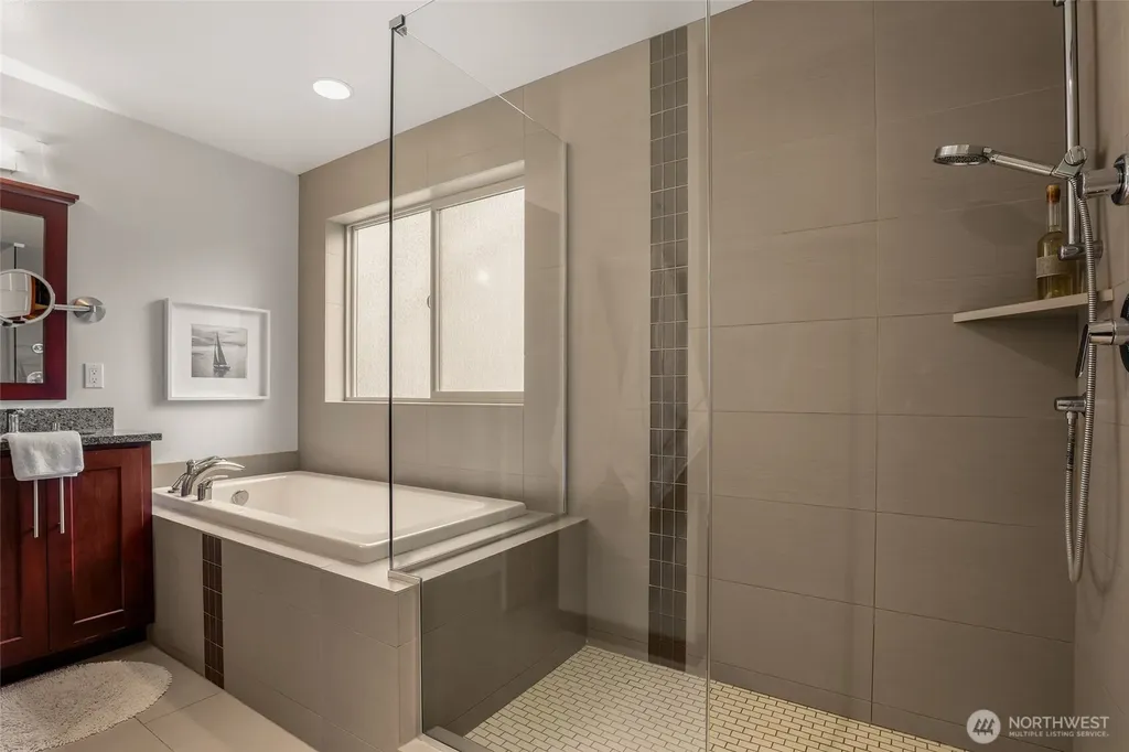 10644 Bartlett Avenue NE Seattle WA 98125