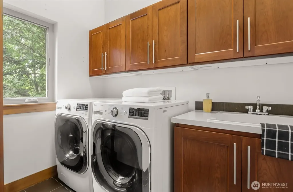 10644 Bartlett Avenue NE Seattle WA 98125