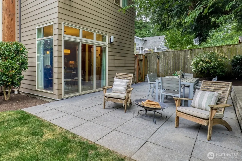 10644 Bartlett Avenue NE Seattle WA 98125