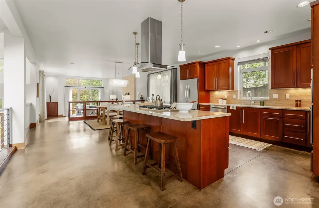 10644 Bartlett Avenue NE Seattle WA 98125