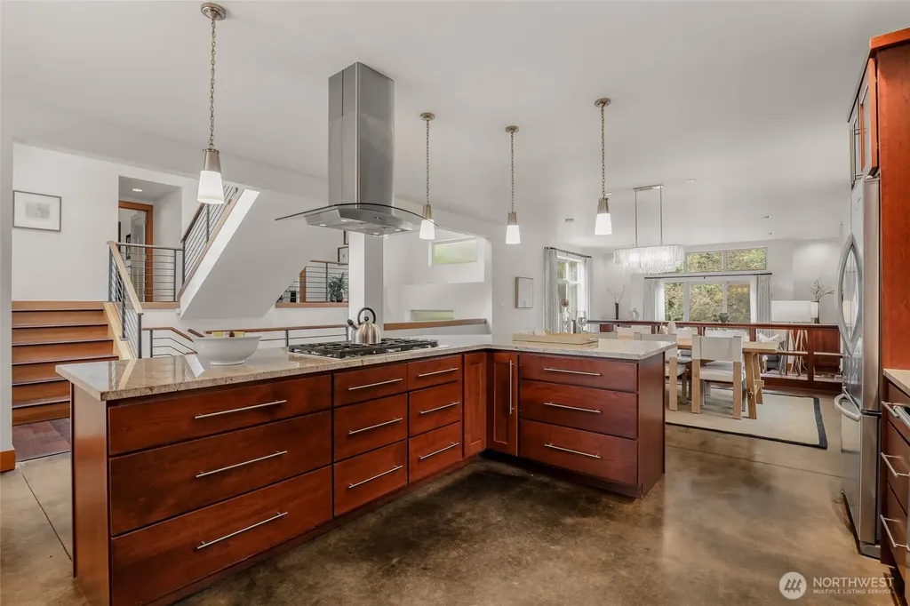 10644 Bartlett Avenue NE Seattle WA 98125
