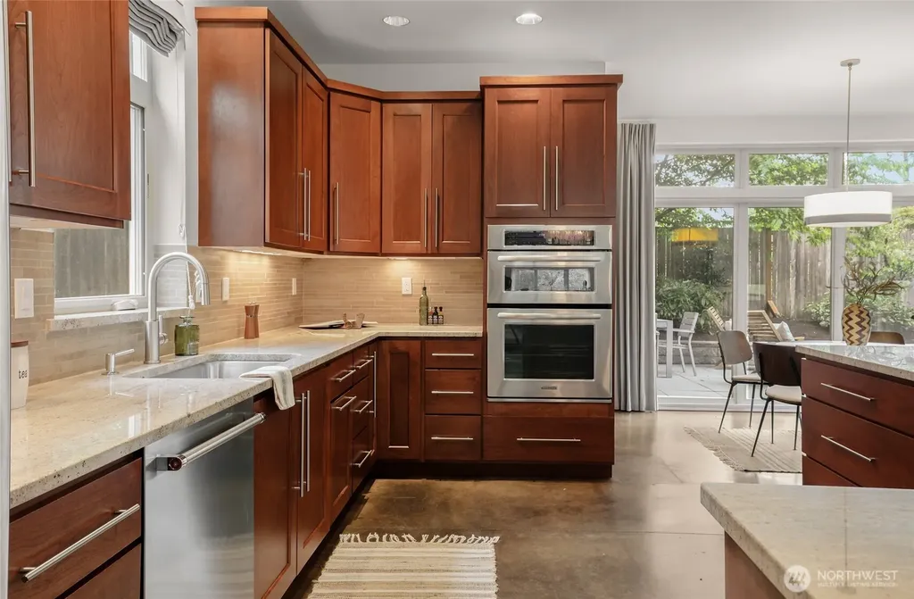 10644 Bartlett Avenue NE Seattle WA 98125
