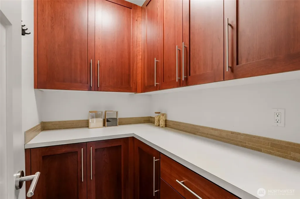 10644 Bartlett Avenue NE Seattle WA 98125