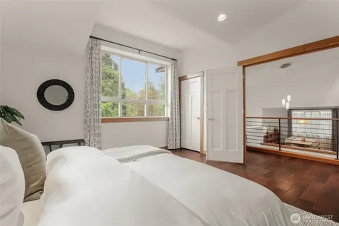 10644 Bartlett Avenue NE Seattle WA 98125