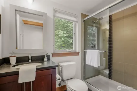 10644 Bartlett Avenue NE Seattle WA 98125