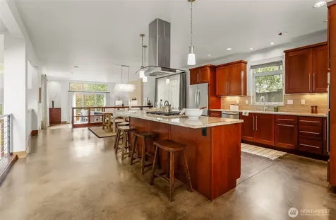 10644 Bartlett Avenue NE Seattle WA 98125