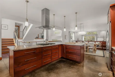 10644 Bartlett Avenue NE Seattle WA 98125