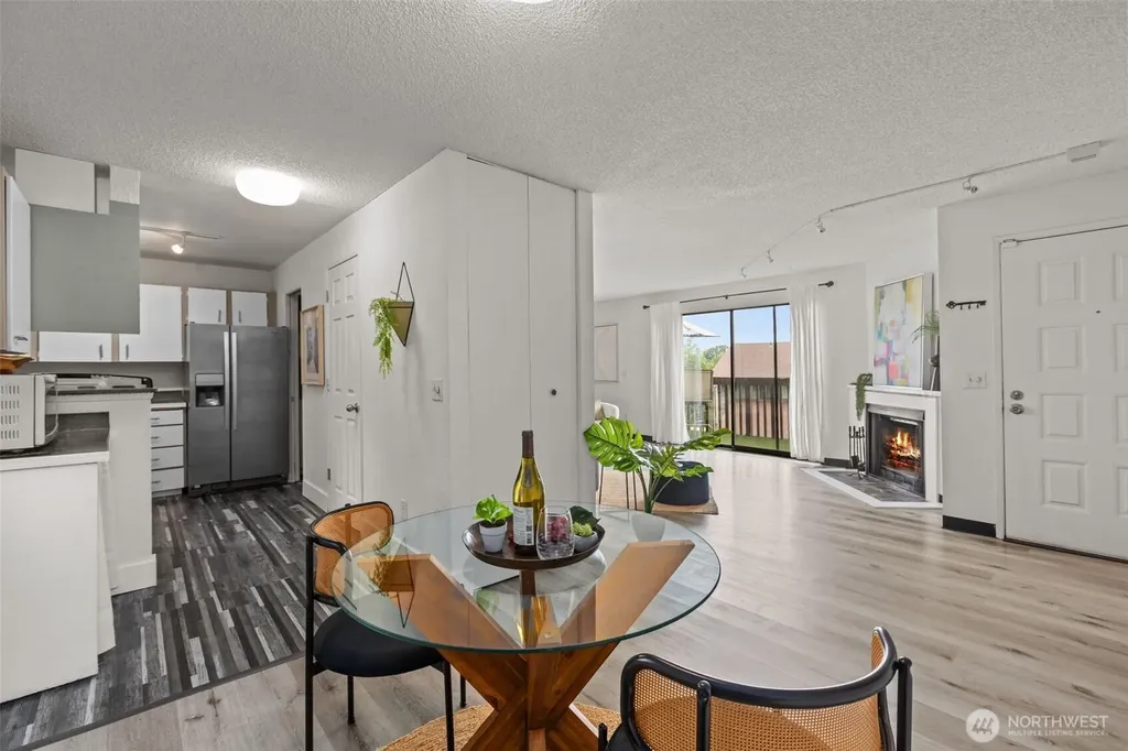 25042 Lake Fenwick Road Kent WA 25044