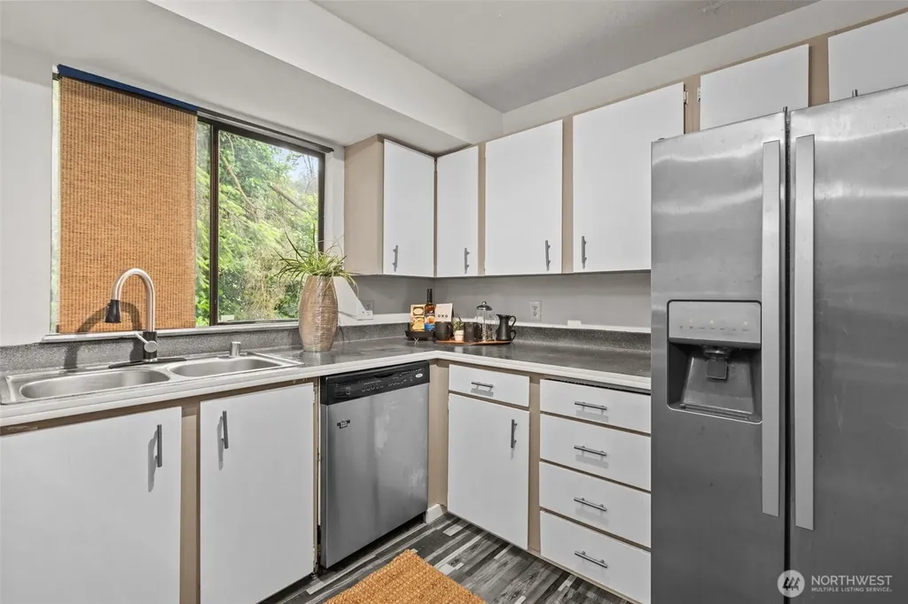 25042 Lake Fenwick Road Kent WA 25044