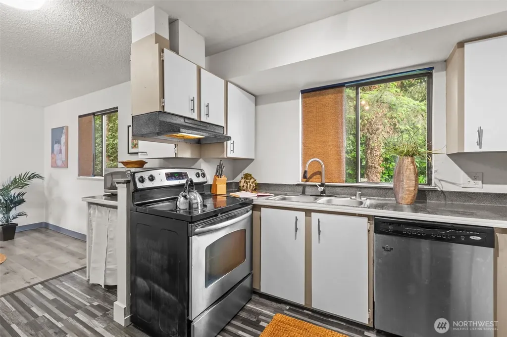 25042 Lake Fenwick Road Kent WA 25044