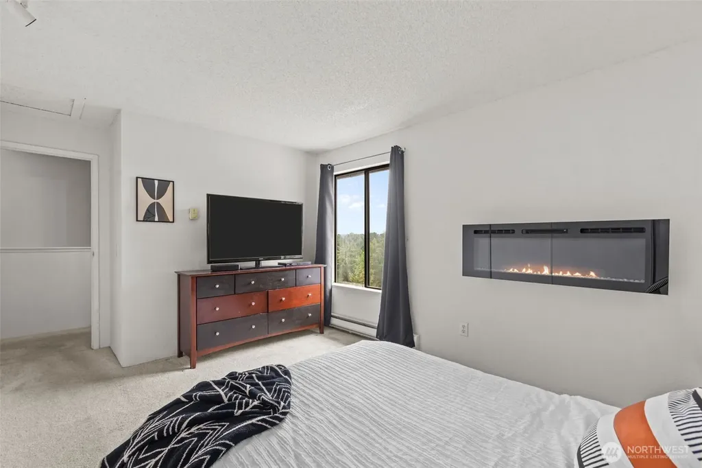 25042 Lake Fenwick Road Kent WA 25044