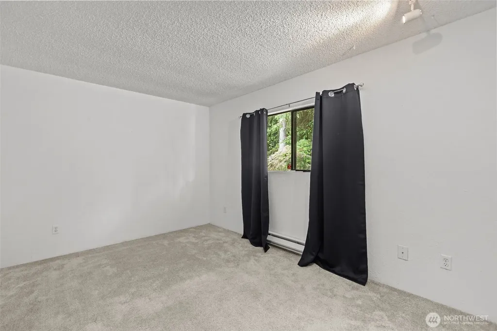25042 Lake Fenwick Road Kent WA 25044