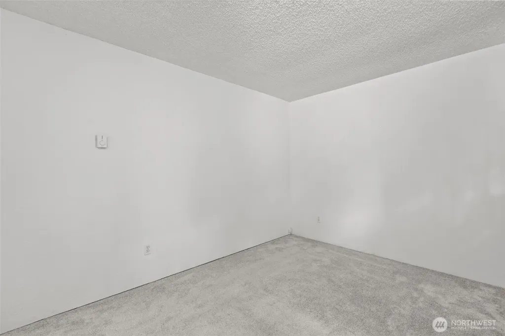 25042 Lake Fenwick Road Kent WA 25044